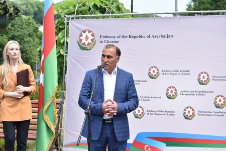 Kiyevdə Nəsiminin heykəlinin açılış mərasimi keçirilib