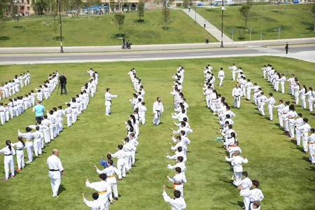 Heydər Əliyev Mərkəzinin parkında karate dərsi keçirilib