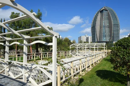 Azərbaycan Prezidenti Xətai rayonunda yeni yaradılan park kompleksinin açılışında iştirak edib
