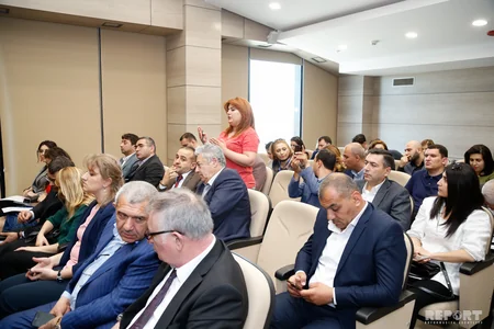 Qoşqar Təhməzli qida məhsullarının istehsalı ilə məşğul olan sahibkarlarla görüşüb