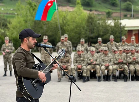 Ehtiyatda olan hərbi vəzifəlilərin təlim toplanışı davam edir