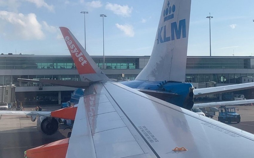Niderlandda hava limanında iki sərnişin təyyarəsi toqquşub