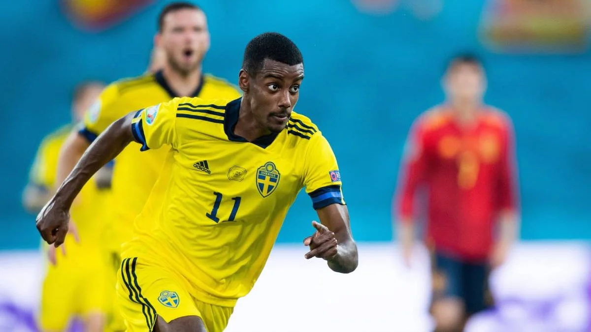“Barselona” İsveç millisinin hücumçusunu transfer edə bilər