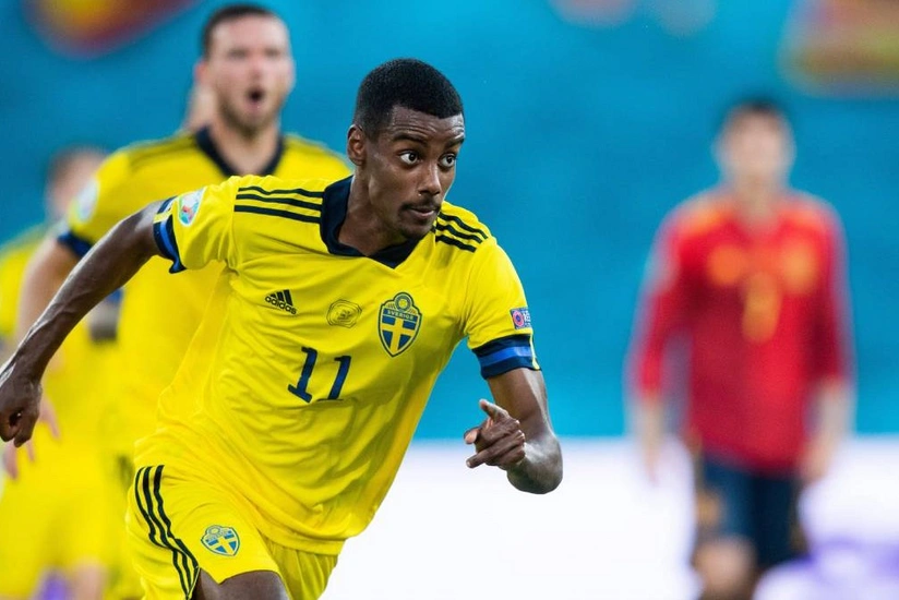 “Barselona” İsveç millisinin hücumçusunu transfer edə bilər