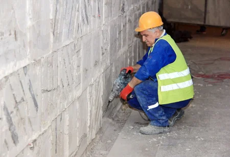 Bakı Metropoliteninin Neftçilər stansiyasının vestibülləri təmir olunur