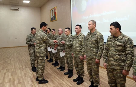 Dünya Azərbaycanlılarının Həmrəyliyi Günü və Yeni il münasibətilə Azərbaycan Ordusunda silsilə tədbirlər keçirilib