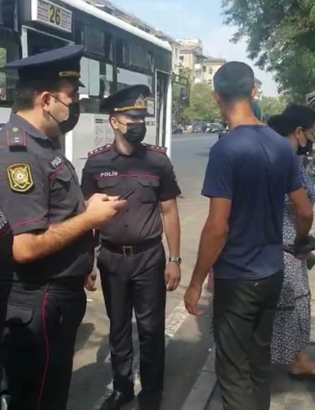 Polis ictimai nəqliyyatda kütləvi yoxlama-nəzarət tədbirləri keçirir