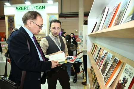 İstanbul sərgisində Azərbaycan yazarlarının iştirakı ilə ədəbi müzakirələr keçirilib