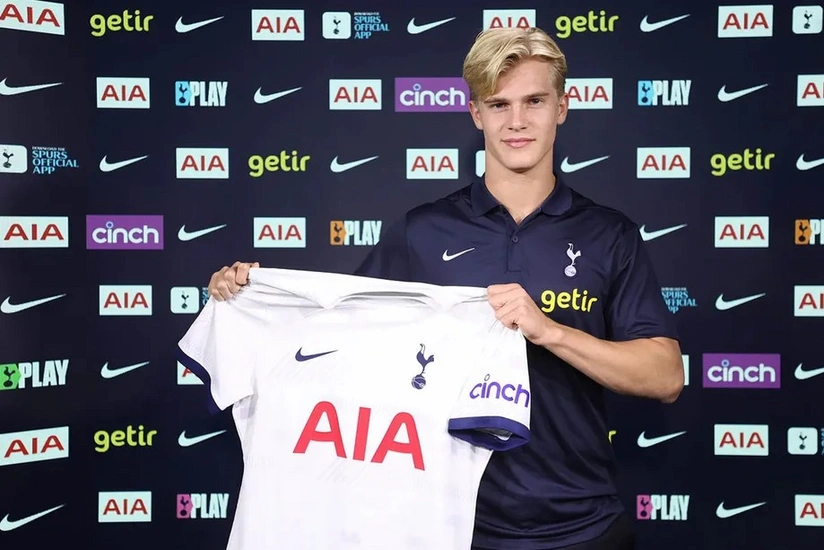 Azərbaycanlı futbolçunun komanda yoldaşı “Tottenhem”ə keçib