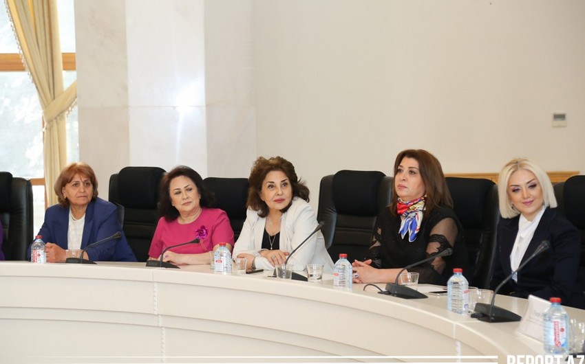 Prezident mükafatları qadınlara təqdim olundu - FOTO
