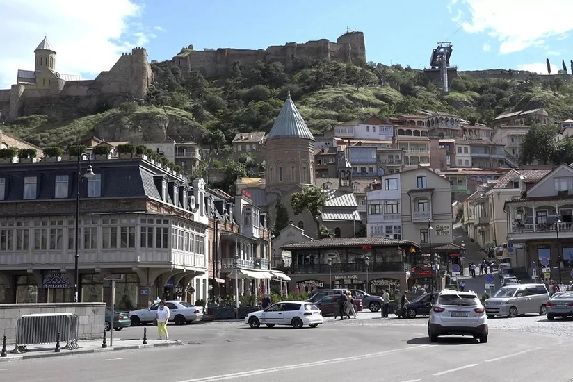 Ermənistanın müdafiə naziri Gürcüstanda səfərdədir
