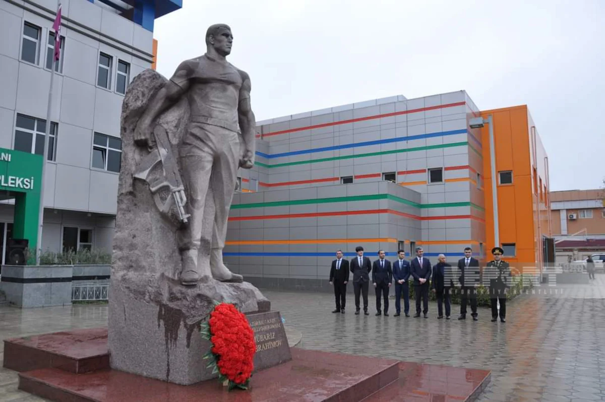 Mübariz İbrahimovun doğum günü adını daşıdığı liseydə qeyd edilib 