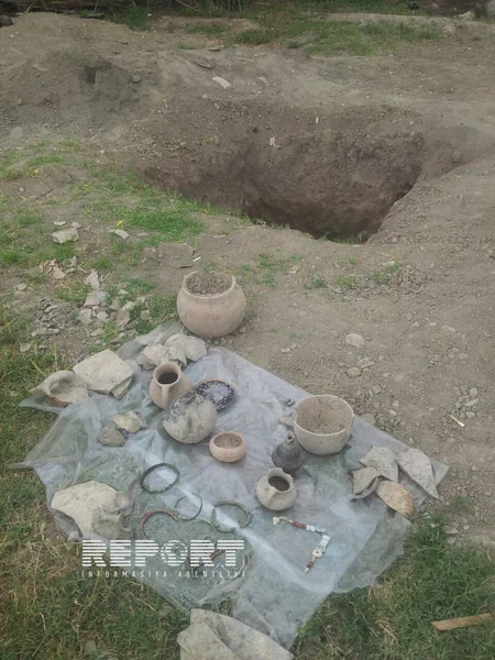 Bərdədə 30-a yaxın küp tapılıb - FOTO