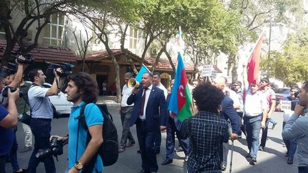 Avropa İttifaqının Azərbaycandakı nümayəndəliyi qarşısında aksiya keçirilib - FOTO