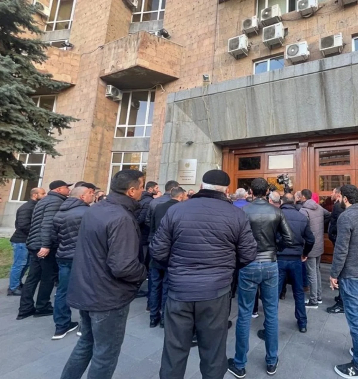 В Ереване проходит вторая акция протеста - импортеры машин недовольны новыми поправками в НК