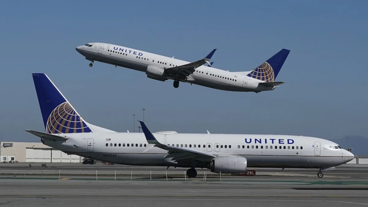 United Airlines отменила более 100 рейсов из-за нехватки персонала