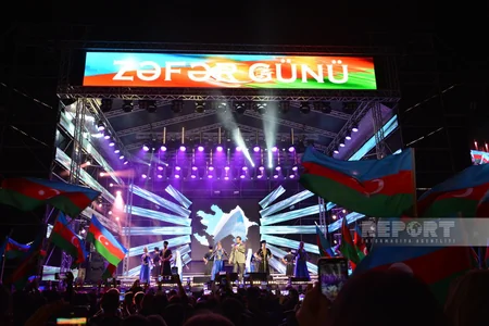 Bakıda Zəfər Günü ilə bağlı atəşfəşanlıq olub - YENİLƏNİB