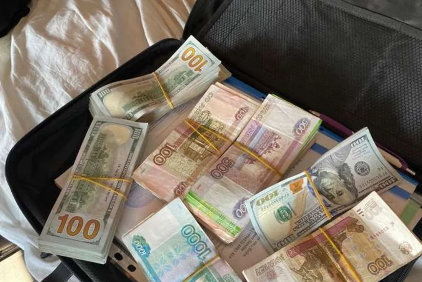 Azərbaycan gömrükçüləri 19 min dollar xarici valyuta müsadirə edib