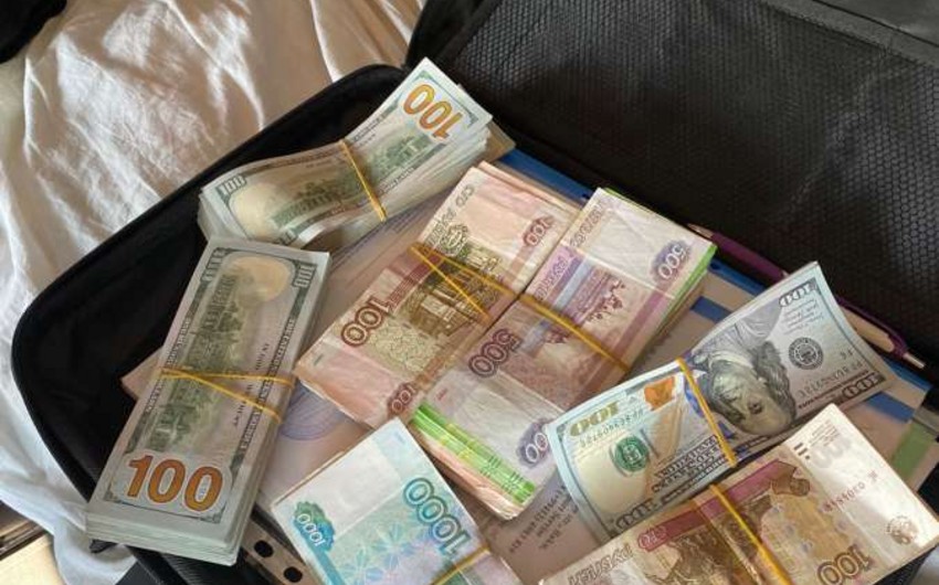 Azərbaycan gömrükçüləri 19 min dollar xarici valyuta müsadirə edib