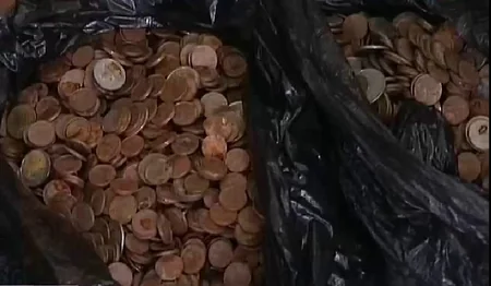 “Təmiz Şəhər” ASC-nin zavodunda tullantılar arasından 100 kq-a yaxın qəpik yığılılıb - FOTO