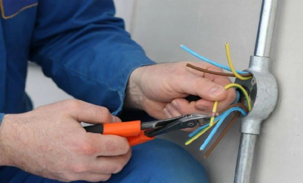 Bakıda üç nəfəri elektrik cərəyanı vurub, onlardan biri dünyasını dəyişib