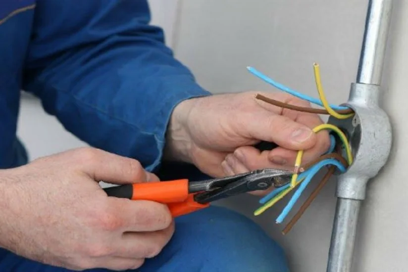 Bakıda üç nəfəri elektrik cərəyanı vurub, onlardan biri dünyasını dəyişib