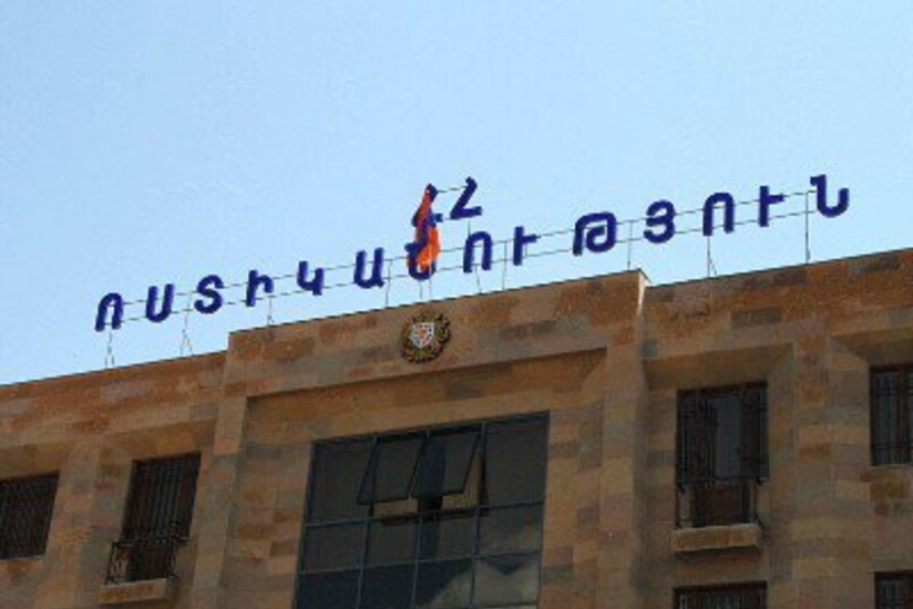 Yerevanın divarlarına “Saxtanikol” haştaqını yazan 5 gənc saxlanılıb