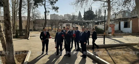 Anar Karimov pays homage to terror victims in Ganja