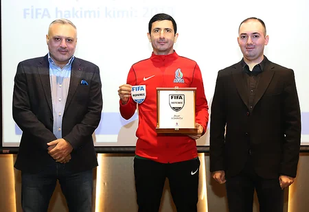 FIFA referilərinə emblemlər təqdim olunub