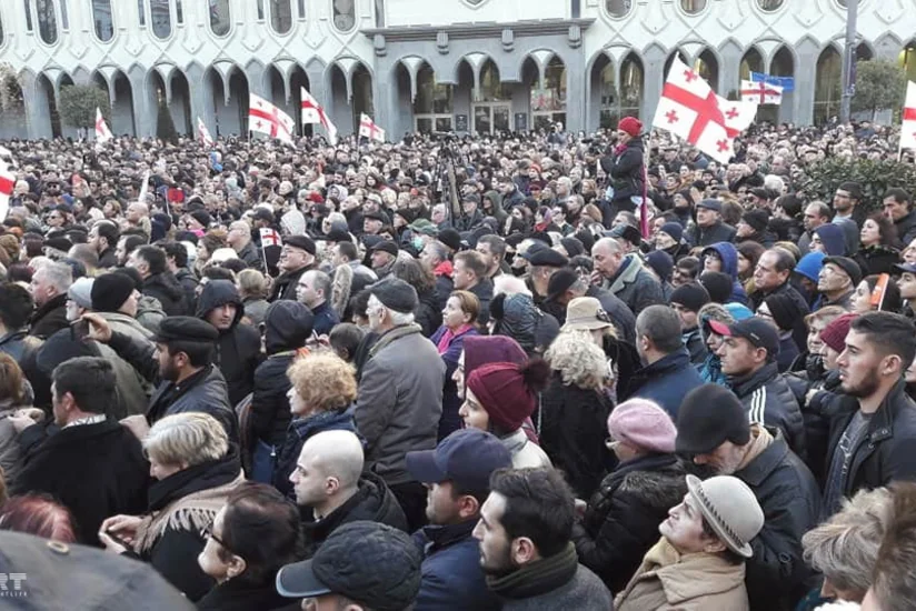 Saakaşvili Tbilisidə aksiya keçirən etirazçıları təslim olmamağa çağırıb - FOTO