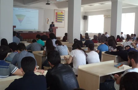 ​“Təmiz Şəhər” ASC ADNSU-da təkrar xammal bazarı mövzusunda mühazirə təşkil edib