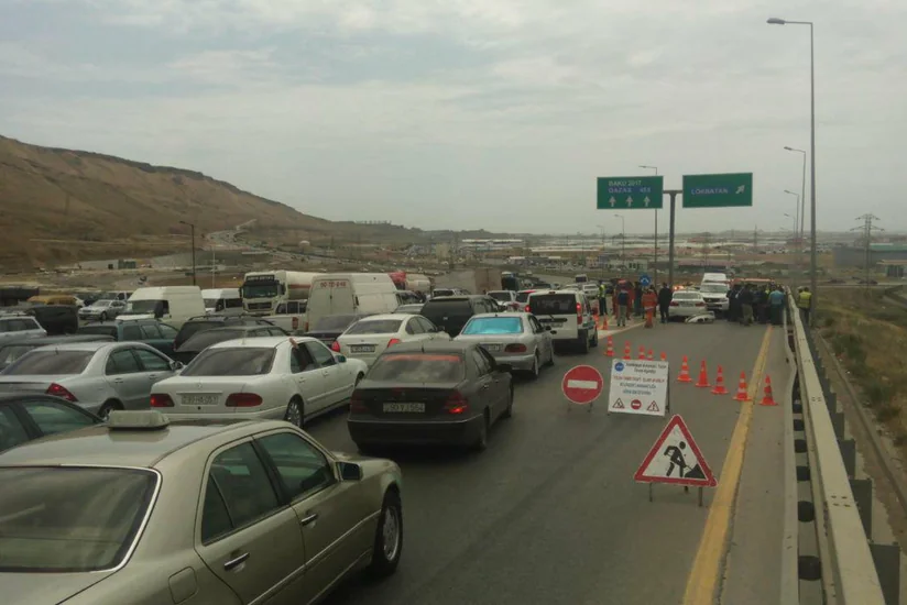 Bakı Dairəvi-1 avtomobil yolunda baş verən qəzada Yol Xətt MMC-nin işçisi dünyasını dəyişib
