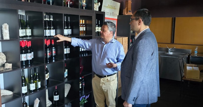 Azerbaijan’s Agriculture Minister explores operations of Italian winery