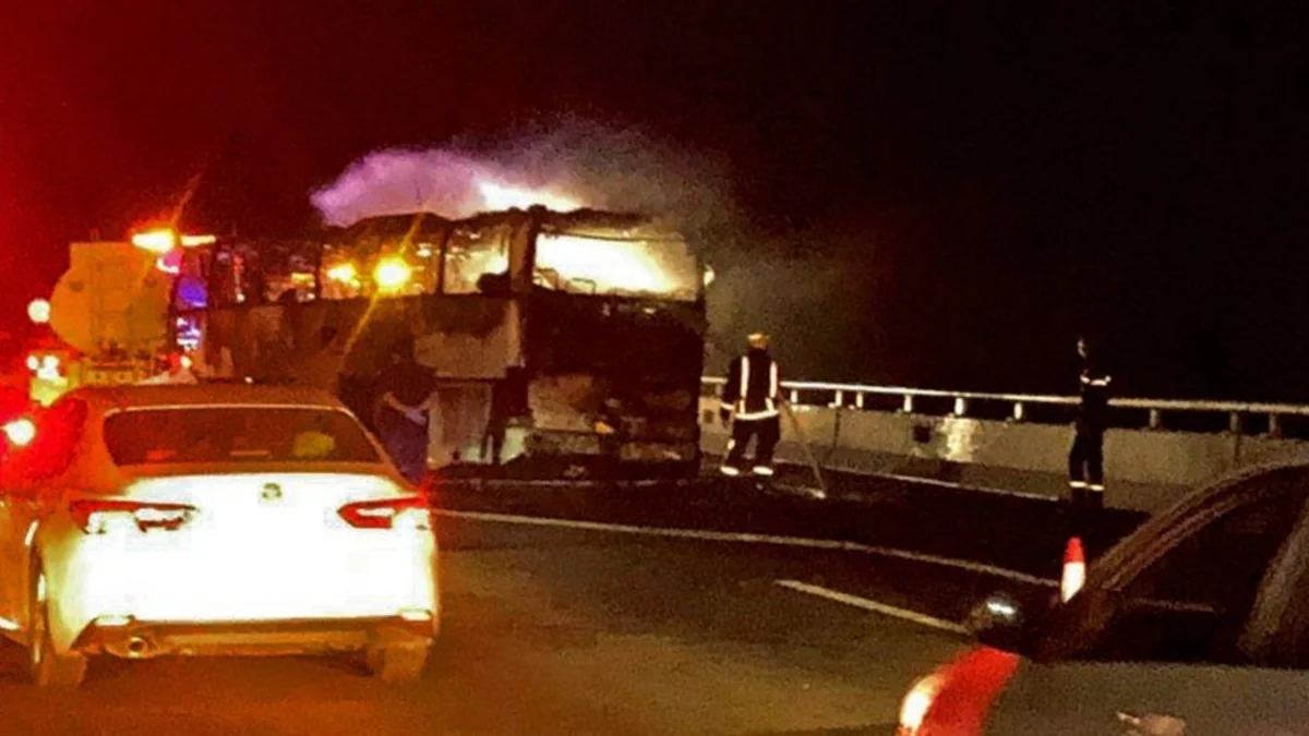 Səudiyyə Ərəbistanında zəvvarların avtobusu qəzaya uğrayıb, 20 nəfər ölüb, onlarla insan yaralanıb