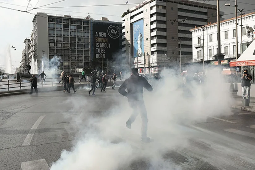 Афинская полиция применила слезоточивый газ для разгона митинга