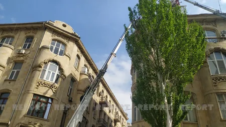 Bakıda tarixi binanın üzərində tikilən mansard sökülür