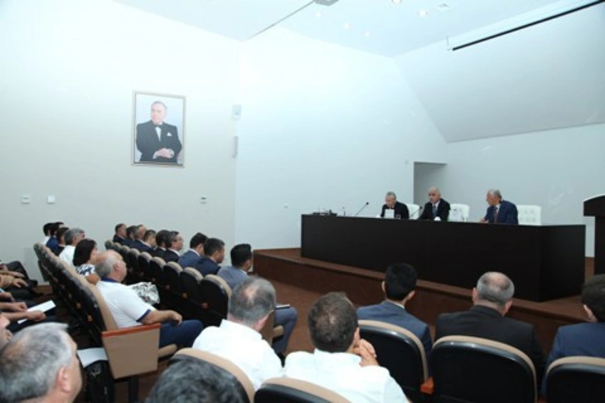 ​Azərbaycanın iqtisadiyyat və sənaye və kənd təsərrüfatı nazirləri Quba-Xaçmaz iqtisadi rayonunda sahibkarlarla görüşüblər