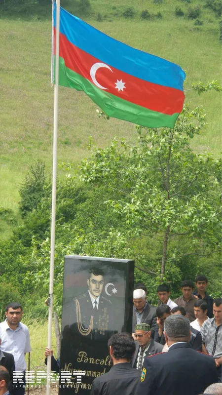 Медаль прапорщика ВС Азербайджана, павшего шехидом, вручена его семье - ФОТО