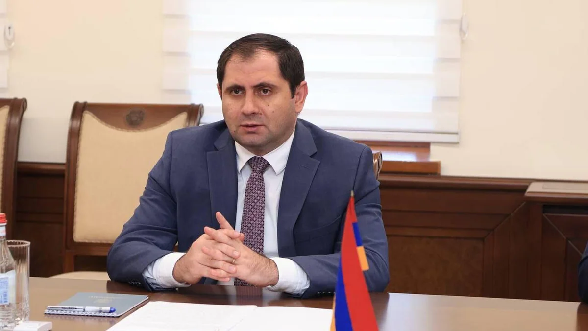 Глава Минобороны Армении отбыл с рабочим визитом во Францию