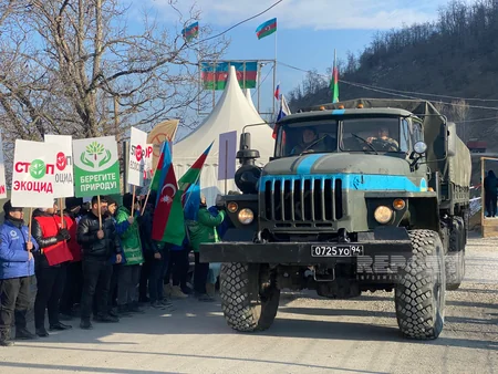 31 vehicles of Russian peacekeepers move freely on Khankandi-Lachin road