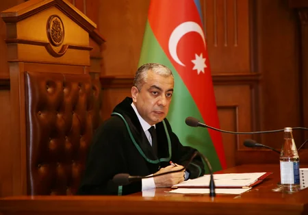 “Gənc Hüquq Müdafiəçiləri” səhnələşdirilmiş məhkəmə müsabiqəsinin final mərhələsi keçirilib