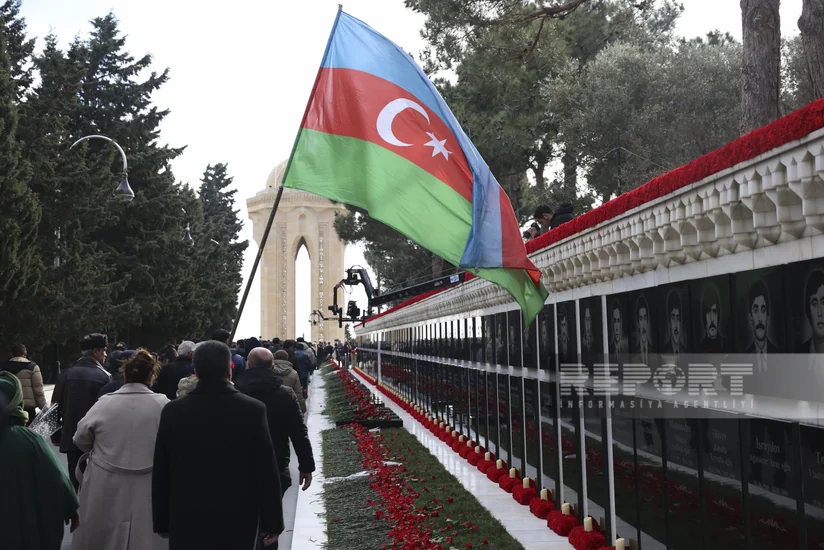 Azərbaycan xalqı 20 Yanvar şəhidlərini yad edir - FOTOREPORTAJ