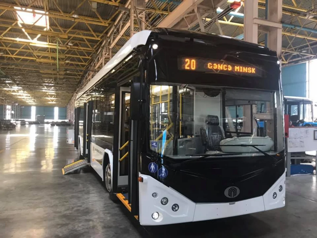 Azərbaycanda ilk dəfə elektrobus və taxılyığan kombayn istehsal olunub