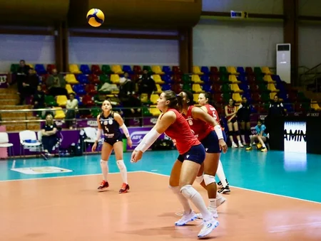 Qadın voleybolçular arasında Yüksək Liqada VII tura yekun vurulub