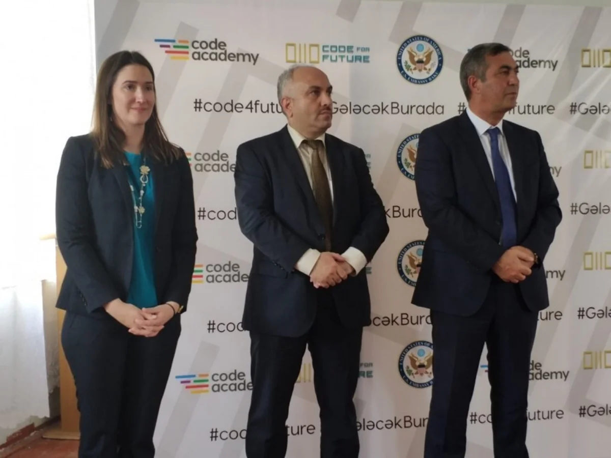 Məcburi köçkün məktəblilər İKT üzrə biliklərə yiyələniblər