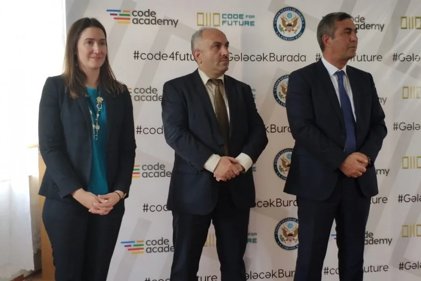 Məcburi köçkün məktəblilər İKT üzrə biliklərə yiyələniblər