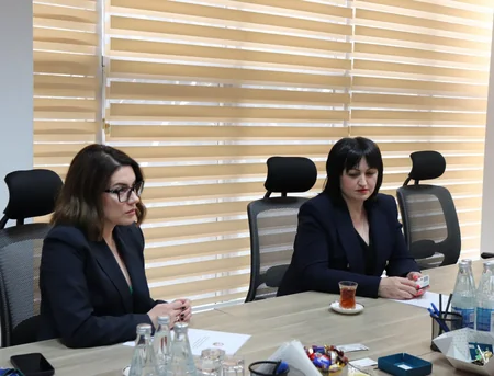 Amerika Hüquq Məktəbi ilə Vəkillər Kollegiyası arasında anlaşma memorandumu imzalanıb