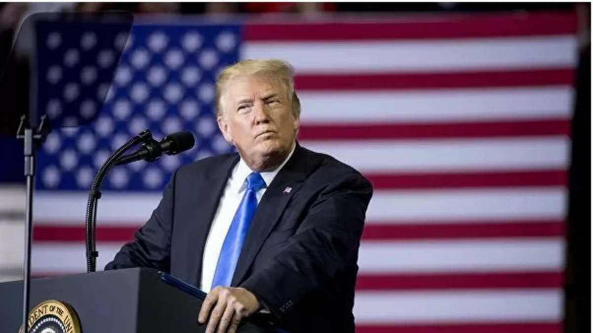 Tramp COVID-19 xəstələri ilə mümkün təmasından danışdı