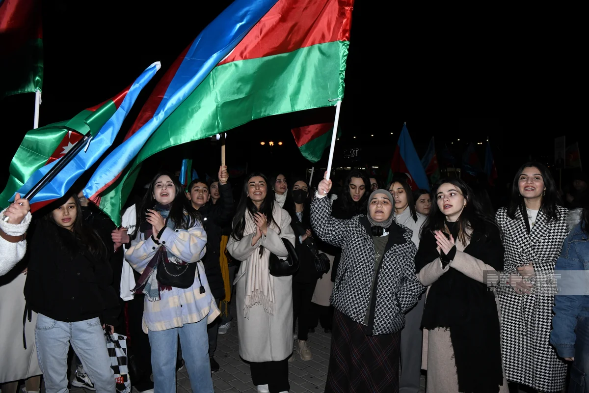 Bakıda İlham Əliyevə dəstək yürüşü keçirilir