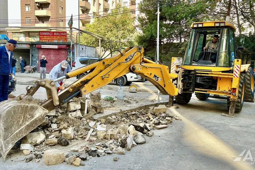 Bakının Məsud Əlizadə küçəsi təmir edilir